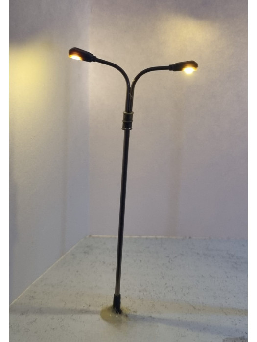 T105 dubbele straatlantaarn 8cm